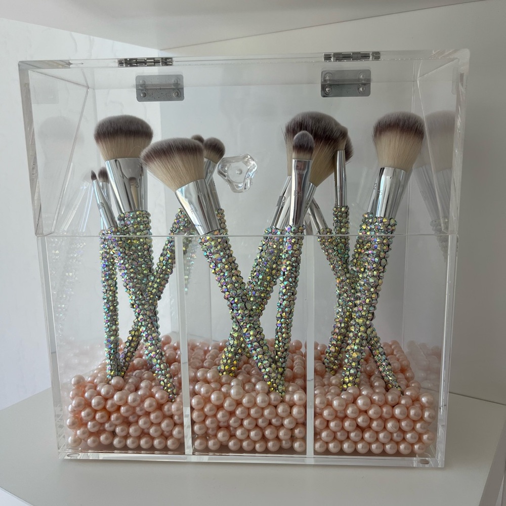 Acrylic brush holder